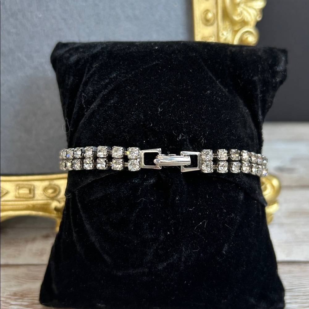 Vintage Rhinestone Bracelet - Picture 2 of 8